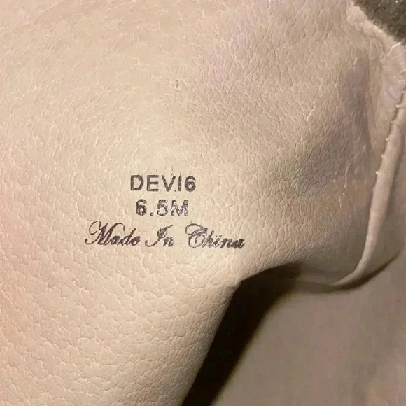 Women’s Donald/Pliner Boots - Picture 7 of 7